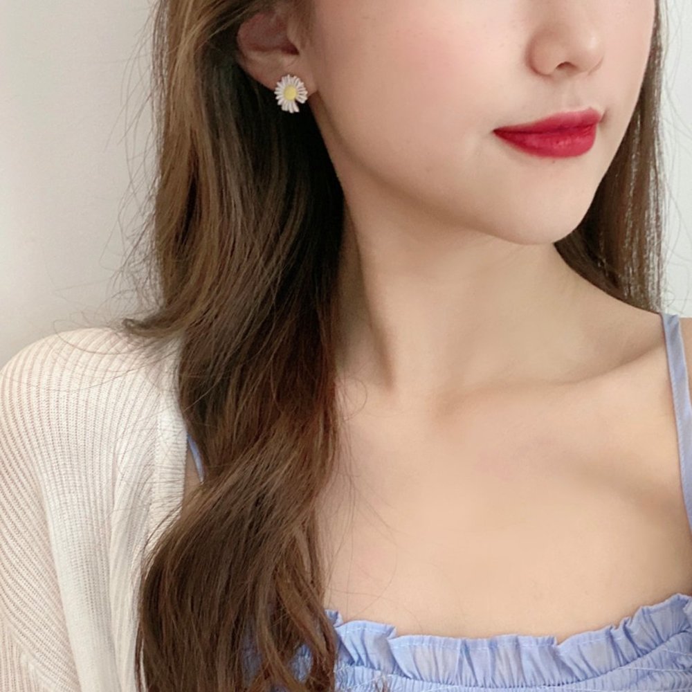 💕Last one Enamel Daisy Stud Sterling Silver - Picture 2 of 7